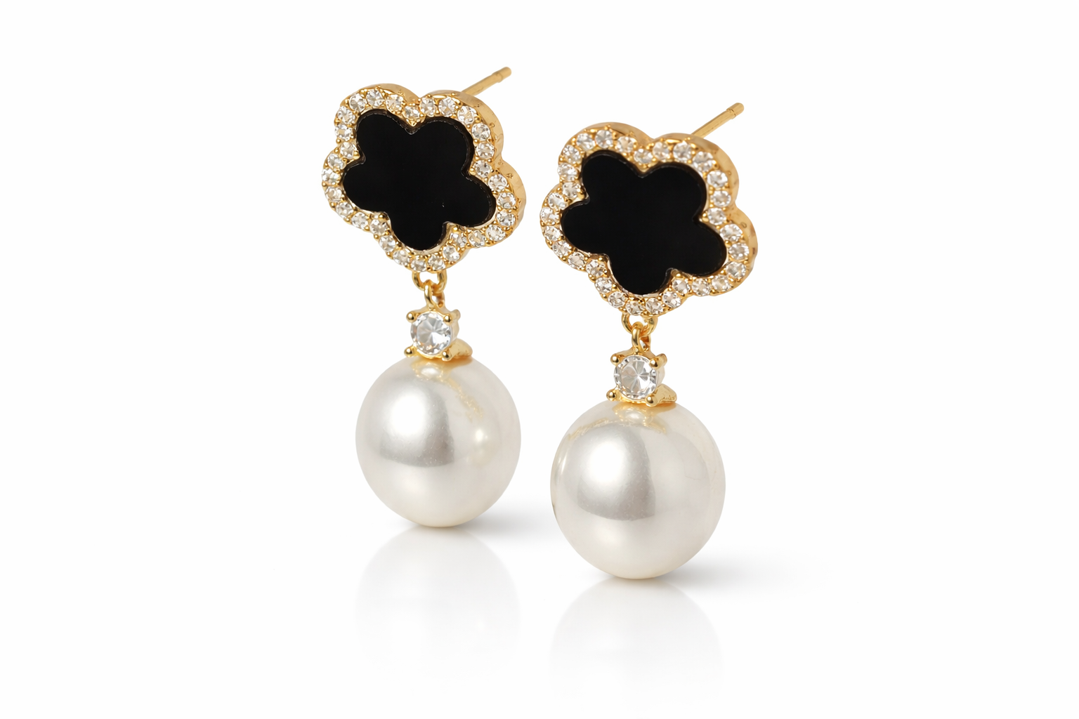 Clover Pearl Ohrringe in Gold