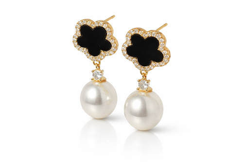 Clover Pearl Earrings in Gold